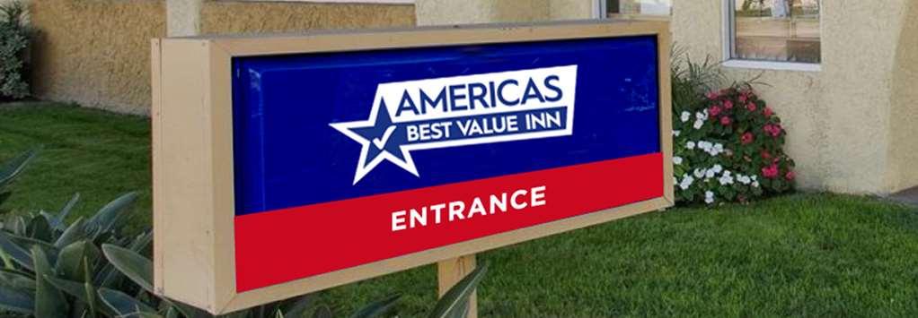 Americas Best Value Inn & Suites Forsyth Exterior photo